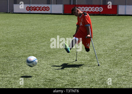 Préparation du match de football pour les personnes handicapées l'amputation, qui aura lieu samedi prochain dans la ville de Gaza, le 11 avril 2019. pour le f Banque D'Images