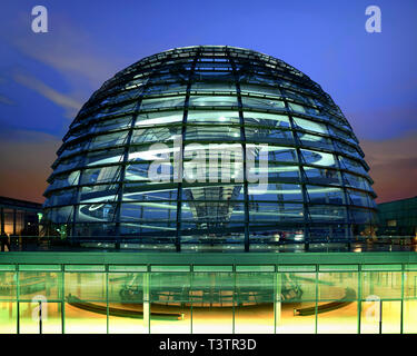 DE - BERLIN : Le Reichstag (Parlement allemand) Banque D'Images