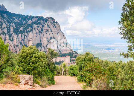 L'Abbaye de Santa Maria de Montserrat à Monistrol de Montserrat, en Catalogne, Espagne. Célèbre pour la Vierge de Montserrat. Banque D'Images