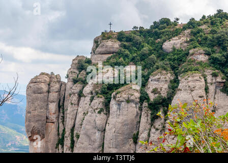 Montserrat est une montagne près de Barcelone, en Catalogne. C'est le site d'une abbaye bénédictine, Santa Maria de Montserrat, qui héberge la Vierge de mon Banque D'Images