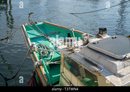 Il y avait beaucoup de bateaux de croisière et bateaux de pêche sur la rivière Sumida. Le quai est toujours animée et serein en même temps. Banque D'Images