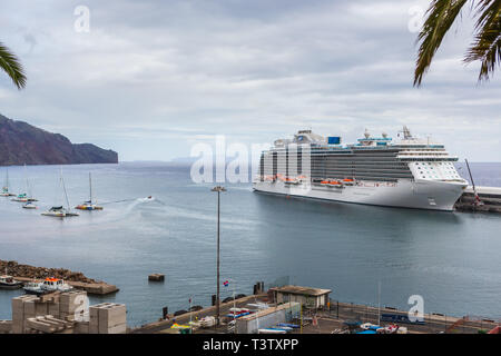 FUNCHAL, ALLEMAGNE - CIRCA OKTOBER, 2013 : Le port de Funchal sur l'île de Madère, Portugal Banque D'Images