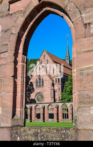 Hirsau, une station thermale avec un célèbre monastère. Dans une nature préservée, dans un des plus beaux spots en vallée de la Nagold, vous pouvez prendre un souffle profond. Banque D'Images