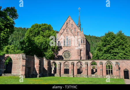 Hirsau, une station thermale avec un célèbre monastère. Dans une nature préservée, dans un des plus beaux spots en vallée de la Nagold, vous pouvez prendre un souffle profond. Banque D'Images