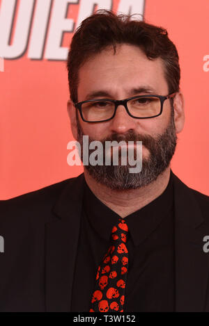 Directeur espagnol Carlos Theron vu qui pose pour les médias comme il arrive pour le 'Lo Dejo Cuando Quiera' première mondiale au cinéma Capitol à Madrid. Banque D'Images