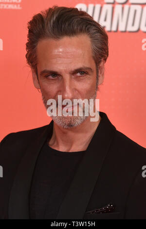 L'acteur espagnol Ernesto Alterio vu qui pose pour les médias comme il arrive pour le 'Lo Dejo Cuando Quiera' première mondiale au cinéma Capitol à Madrid. Banque D'Images