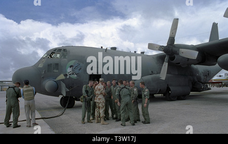 30 octobre 1993 USAF Lockheed AC-130H Gunship Spectre 'Fatal Attraction' à l'aéroport de Mogadishu, Somalie. Banque D'Images