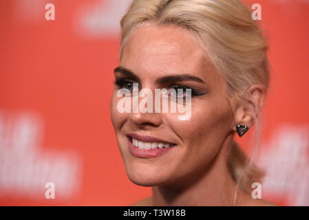 Actrice Espagnole Amaia Salamanca vu qui pose pour les médias comme elle arrive pour la 'Lo Dejo Cuando Quiera' première mondiale au cinéma Capitol à Madrid. Banque D'Images