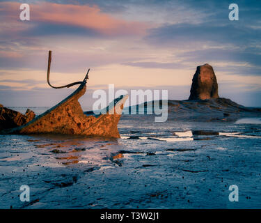 Une image paysage d'Saltwick Bay, Black Nab. Banque D'Images