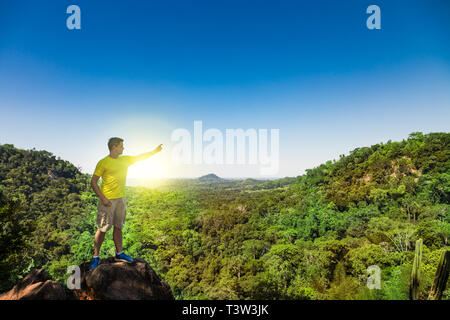 L'homme sur une montagne au Paraguay. Banque D'Images