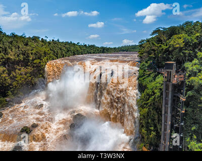 Les Saltos del lundi près de la ville de Ciudad del Este au Paraguay Banque D'Images