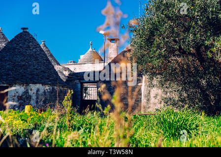 Donnant sur la cour dans trullis Alberobello Banque D'Images