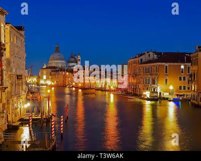 Grand Canal à Venise la nuit Banque D'Images