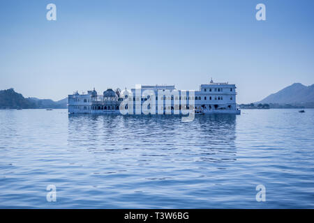 Taj Palace flottant Udaipur Rajasthan Inde Banque D'Images