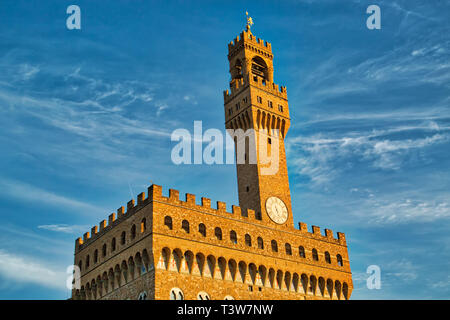 Galerie des Offices et le célèbre musée à Florence durant la haute saison touristique. La Galerie des Offices a accueilli plus de deux millions de visiteurs en 2017 Banque D'Images