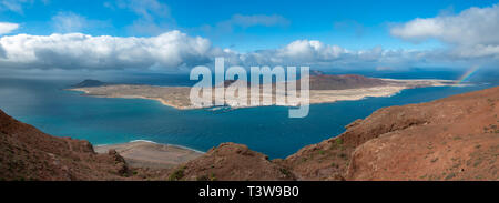 Un panorama de l'île de La Graciosa prises de près de Mirador del Rio à Lanzarote dans les îles Canaries Banque D'Images