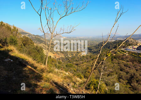 En regardant la Vall de Laguar vers la côte dans la Marina Alta de la Province d'Alicante, Espagne Banque D'Images