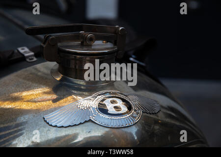 Londres, Royaume-Uni. Apr 11, 2019. Photo : Bentley Belles à Bonhams New Bond Street a eu lieu aujourd'hui en amont de l'âge d'activité exposition qui est ouverte pour une seule journée, le vendredi 12 avril. La salle des ventes sera dédiée à Bentley en célébration du centenaire de la marque légendaire. Cent ans de l'course Bentley est illustré par les plus belles voitures d'avant-guerre et 100 pièces de souvenirs y compris : artefacts appartenant à W.O Bentley et emblématiques du team Bentley voitures telles que Le Mans et légende de Brooklands 'Mère'. Credit : Keith Larby/Alamy Live News Banque D'Images