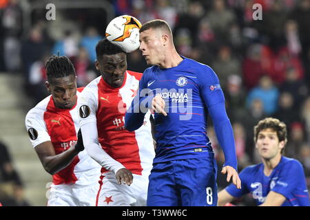 Prague, République tchèque. Apr 11, 2019. De gauche SIMON TRAITEUR, IBRAHIM BENJAMIN TRAORE à la fois de Slavia et ROSS BARKLEY de Chelsea en action lors de la finale de la Ligue des Champions de football : Slavia Praha vs Chelsea à Prague, République tchèque, le 11 avril 2019. Photo : CTK Vit Simanek/Photo/Alamy Live News Banque D'Images