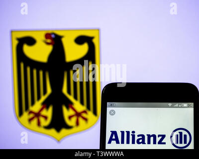 Kiev, Ukraine. Apr 11, 2019. Sur cette photo, l'illustration a Allianz SE vu le logo affiché sur un téléphone intelligent. Crédit : Igor Golovniov SOPA/Images/ZUMA/Alamy Fil Live News Banque D'Images