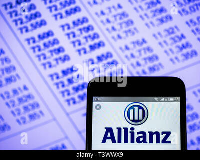 Kiev, Ukraine. Apr 11, 2019. Sur cette photo, l'illustration a Allianz SE vu le logo affiché sur un téléphone intelligent. Crédit : Igor Golovniov SOPA/Images/ZUMA/Alamy Fil Live News Banque D'Images