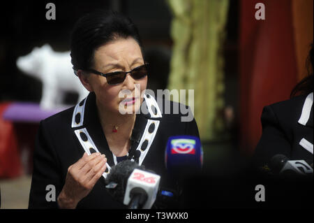 Hillsborough, CA, USA. Apr 11, 2019. Hillsborough, CA, É.-U. - propriétaire de maison, Florence Fang, a parlé de la souffrance la ville a causé par sa lutte constamment avec ses désirs pour décorer sa cour. Credit : Eaux Neal/ZUMA/Alamy Fil Live News Banque D'Images