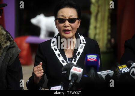 Hillsborough, CA, USA. Apr 11, 2019. Hillsborough, CA, É.-U. - propriétaire de maison, Florence Fang, a parlé de la souffrance la ville a causé par sa lutte constamment avec ses désirs pour décorer sa cour. Credit : Eaux Neal/ZUMA/Alamy Fil Live News Banque D'Images