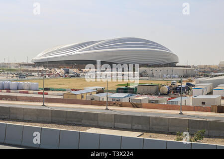 Doha Qatar. 12 avril 2019. Une vue générale de Al Wakrah 40 000 places stadium en construction sera l'hôte de la Coupe du Monde 2022 au Qatar, conçu par Zaha Hadid Crédit : amer ghazzal/Alamy Live News Banque D'Images