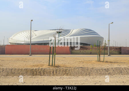 Doha Qatar. 12 avril 2019. Une vue générale de Al Wakrah 40 000 places stadium en construction sera l'hôte de la Coupe du Monde 2022 au Qatar, conçu par Zaha Hadid Crédit : amer ghazzal/Alamy Live News Banque D'Images
