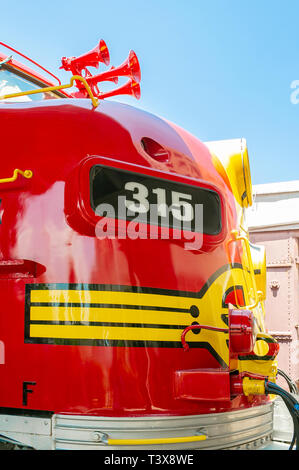 La locomotive de train d'époque de Santa Fe Super Chief Warbonnet au musée du chemin de fer Galveston Banque D'Images