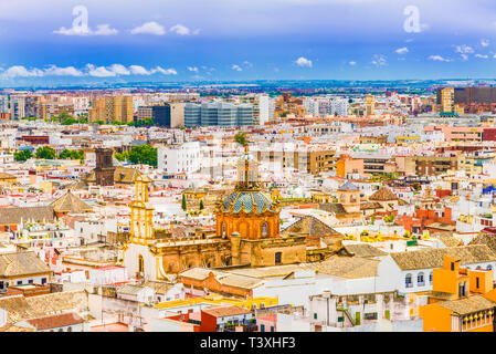 Vue sur la ville à partir de la Tour Giralda, de la cathédrale de Santa Maria de la Sede, Séville, Andalousie, espagne. Banque D'Images
