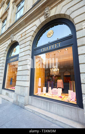 PARIS, FRANCE - 21 juillet 2017 : Charvet fashion luxury store à Paris, France. Banque D'Images