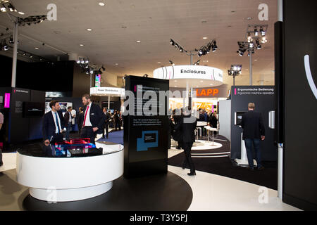 Impressions de l'autre l'automatisation intégrée, motion et les lecteurs et l'usine numérique et intégrée de l'énergie sur les stands à la foire de Hanovre Banque D'Images