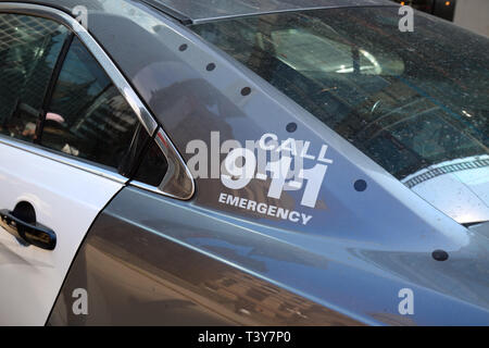 Voiture de police de Toronto la sauvegarde de protestations dans Toronto downtown et Nathan Phillips Square Banque D'Images