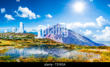Les télescopes de l'observatoire astronomique d'Izana sur Teide park et Volcan Teide, Tenerife, Canaries, Espagne Banque D'Images
