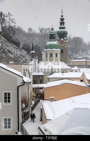 Vieille ville dans un jour de neige, Salzbourg, Autriche Banque D'Images