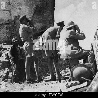 Winston Churchill sur le front pendant la campagne italienne près Monte Maggiore.26 août 1944 Banque D'Images