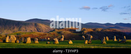 L'Angleterre, Cumbria, Parc National de Lake District. Le cercle de pierres de Castlerigg populaires près de Keswick, datant de la période néolithique plus tard. Banque D'Images