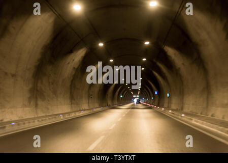 Vue de tunnel urbain de flou artistique Banque D'Images