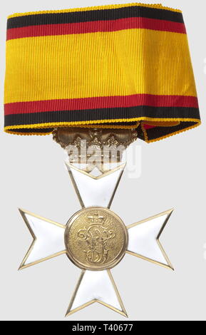 Ordre de la Croix du Mérite, commandeur en civil, ou 89 x 68 mm, avec son ruban, fabr. postérieure. Créé le 3 juillet 1857 par le Prince Georges Victor de Waldeck et Pyrmont pour les mérites envers la Maison princière. En 1871, il est par l'adjonction de feuilles de chênes, décernées à titre militaire-Clearance-Info Additional-Rights.,-Not-Available Banque D'Images