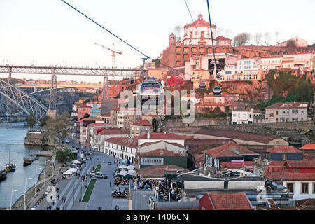 Vue aérienne de monastère da Serra do Pilar Teleférico de Vila Nova de Gaia télécabine sur le fleuve Douro à Porto, Portugal Europe UE KATHY DEWITT Banque D'Images