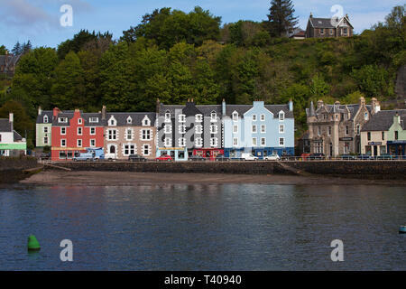 Bâtiments colorés sur le port Tobermory Isle of Mull Hébrides intérieures Argyll et Bute Ecosse Mai 2014 Banque D'Images