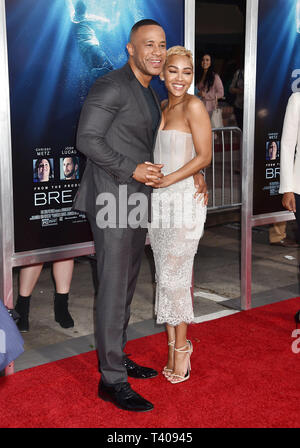 WESTWOOD, CA - le 11 avril : Devon Franklin (L) et Meagan Good assister à la première mondiale de la 20th Century Fox's 'Breakthrough' à Westwood Regency Theatre le 11 avril 2019 à Los Angeles, Californie. Banque D'Images