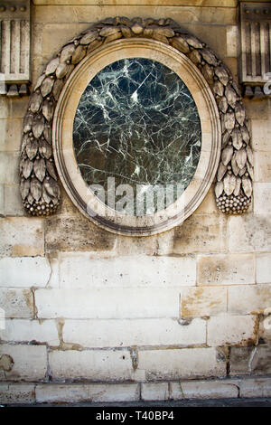 Élément de la décoration architecturale du bâtiment, Cameo, et les modèles bientôt la place de la Concorde, Paris, France, lieu public. Banque D'Images