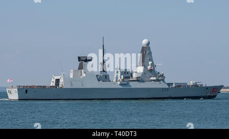 La Marine royale britannique Type 45 destroyer HMS Dragon retourné à Portsmouth, Royaume-Uni le 12 avril 2019 sept mois après le succès du déploiement du golfe. Banque D'Images