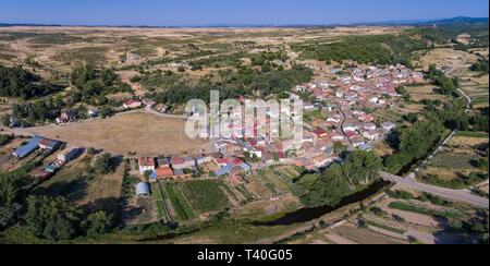 Haut de page vue panoramique de petit village de Pobladura de Aliste Banque D'Images