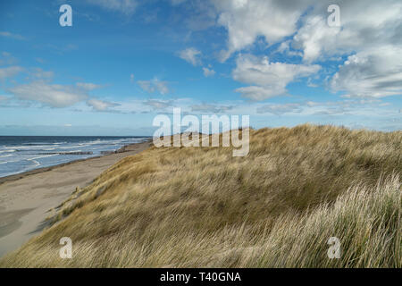 Vue depuis la plage de dunes en direction de Domburg avec awesome Sky / Pays-Bas Banque D'Images