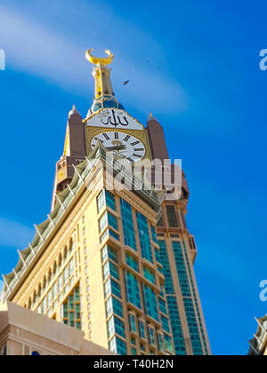 La Mecque, Arabie saoudite - Mars 2019 : Al Safwah Tower également connu sous le nom de La Mecque Royal Hotel Tour de l'horloge. Banque D'Images
