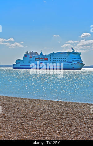 Le traversier 'Mont St Michel' exécuté par Brittany Ferries Portsmouth Harbour approches,après la traversée d'Ouistreham (Caen) en France. Banque D'Images