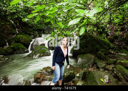 Chorro Las Mosas cascades, le long du Rio Anton en El Valle de Anton - Panama Banque D'Images